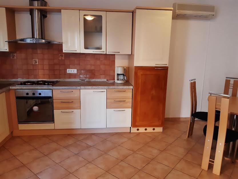 Delas Apartma *