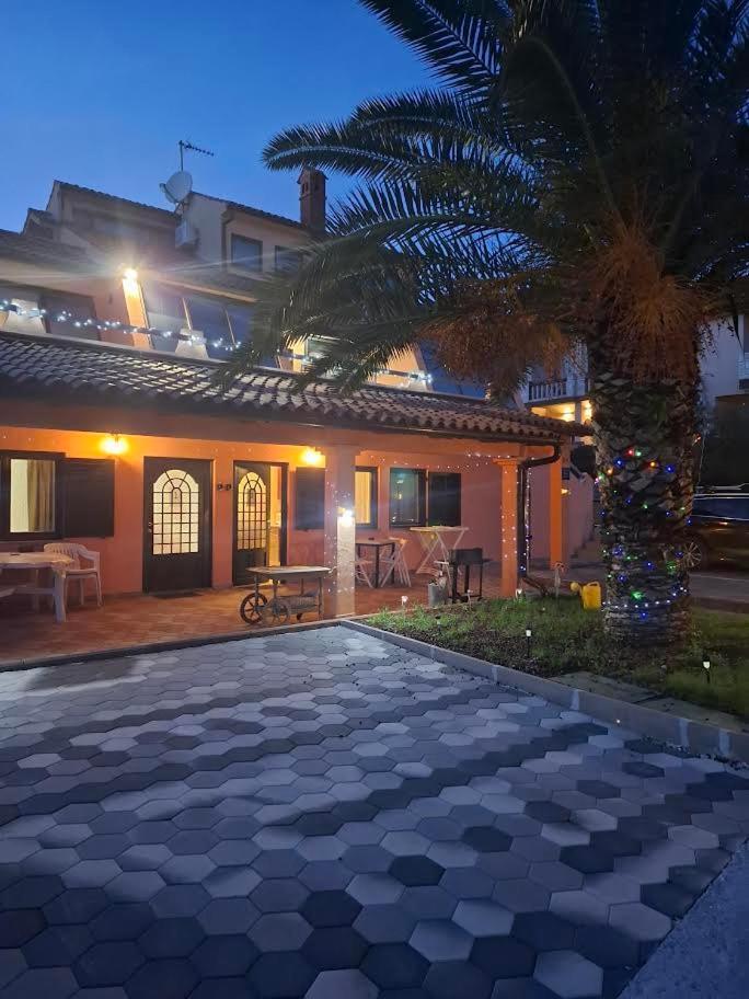 Apartment Delas Pjescana Uvala