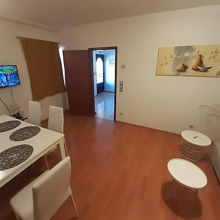Apartmani Delas Pjescana Uvala Exterior photo