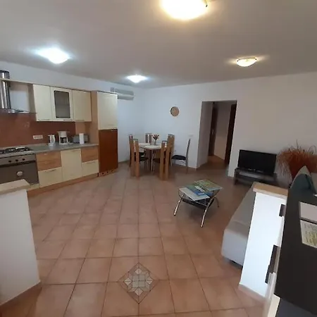 Apartmani Delas Pjescana Uvala Exterior photo