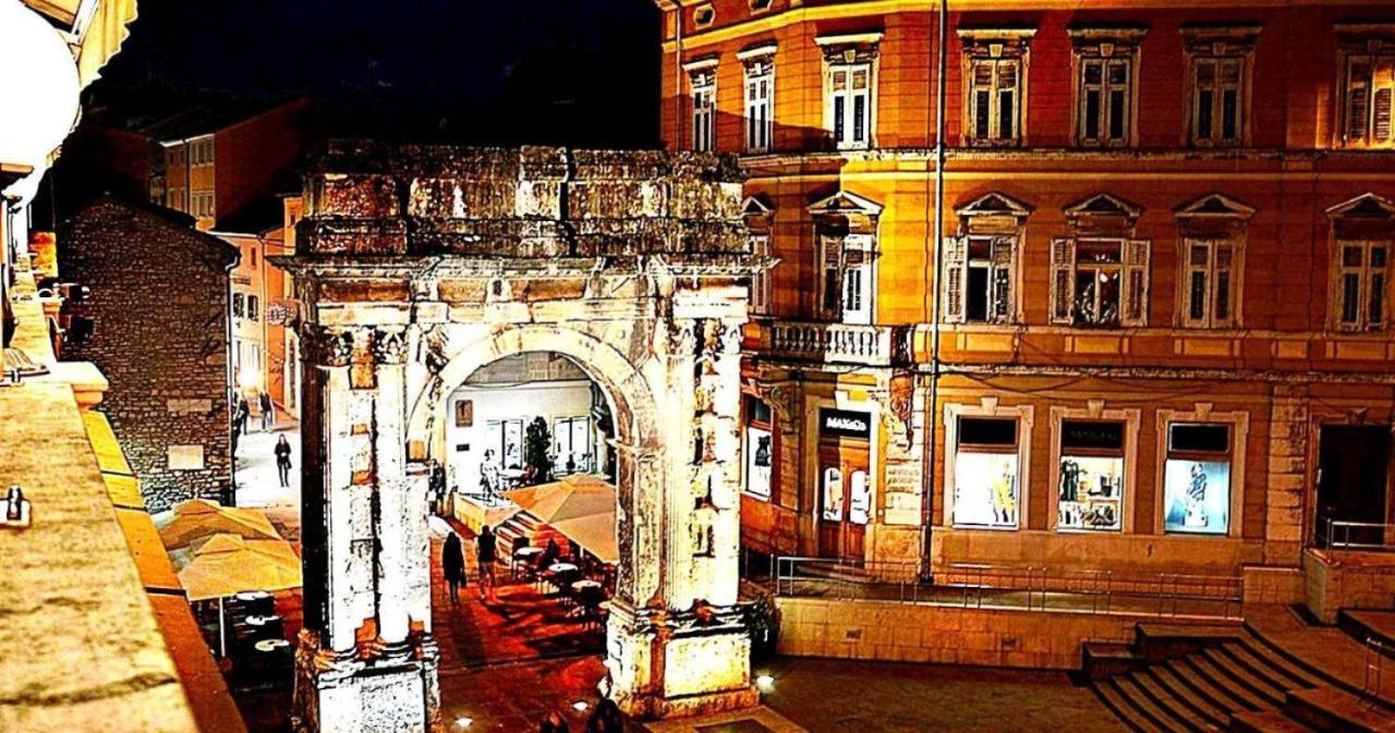 Delas * Pjescana Uvala